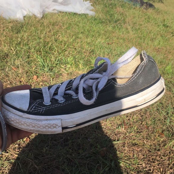 Converses - Picture 2 of 4